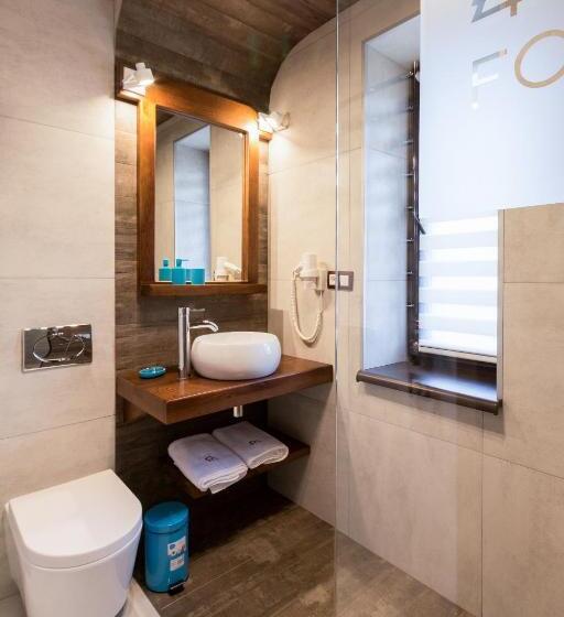 جناح جونيور مزوَّد بشرفة, Forest