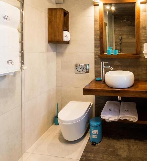 جناح جونيور مزوَّد بشرفة, Forest