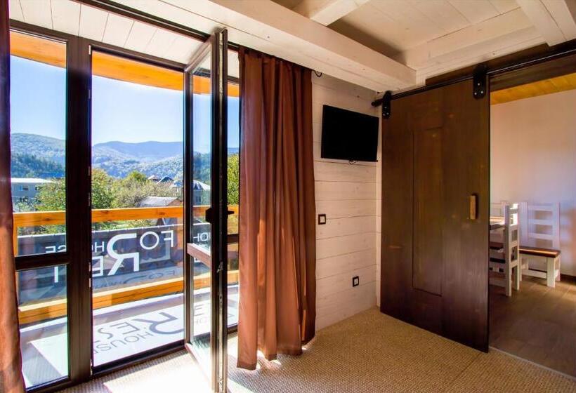 جناح مطلّ علي الجبل, Forest