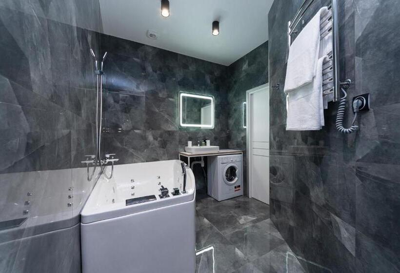 Suite Pezsgőfürdővel, Luxury Apartments Arena Guliver