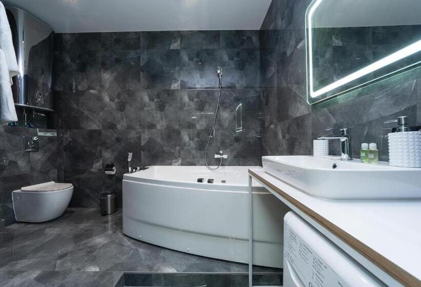 Suite Pezsgőfürdővel, Luxury Apartments Arena Guliver