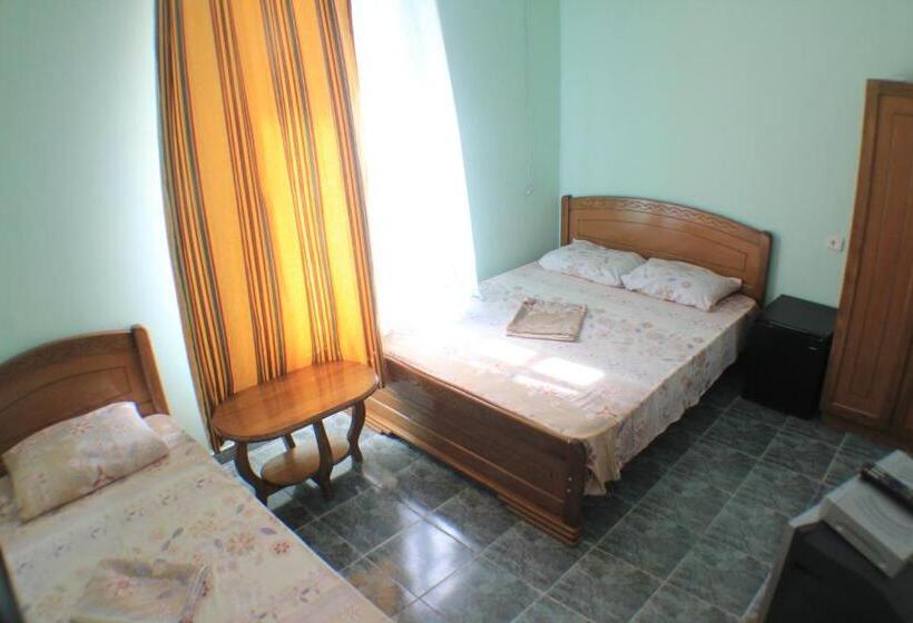 اتاق استاندارد, Luka, Near Church