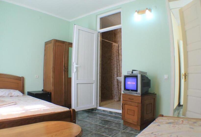 اتاق استاندارد, Luka, Near Church