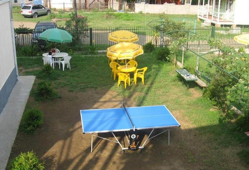 اتاق استاندارد, Luka, Near Church