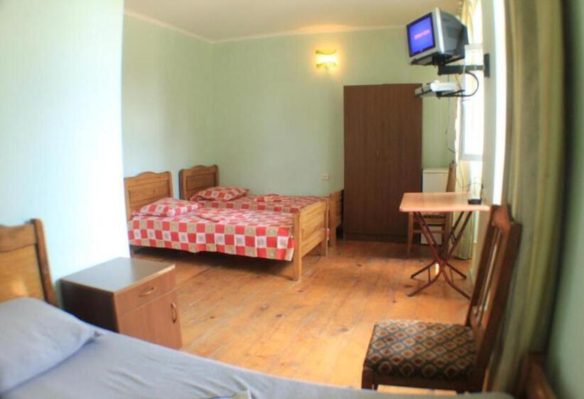 اتاق استاندارد چهار تخته, Luka, Near Church