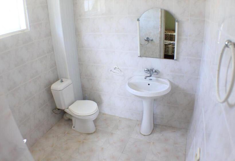 اتاق استاندارد چهار تخته, Luka, Near Church