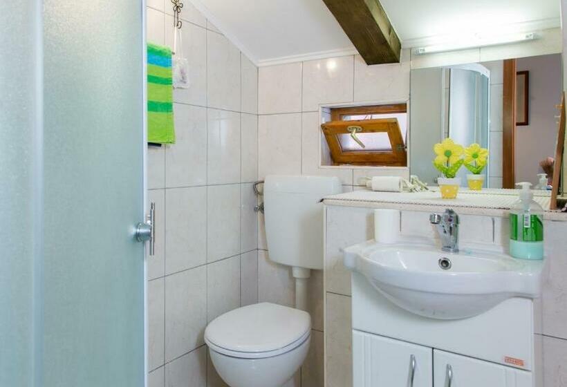 バス共有のスタンダードルーム, Holiday Home Kazerma