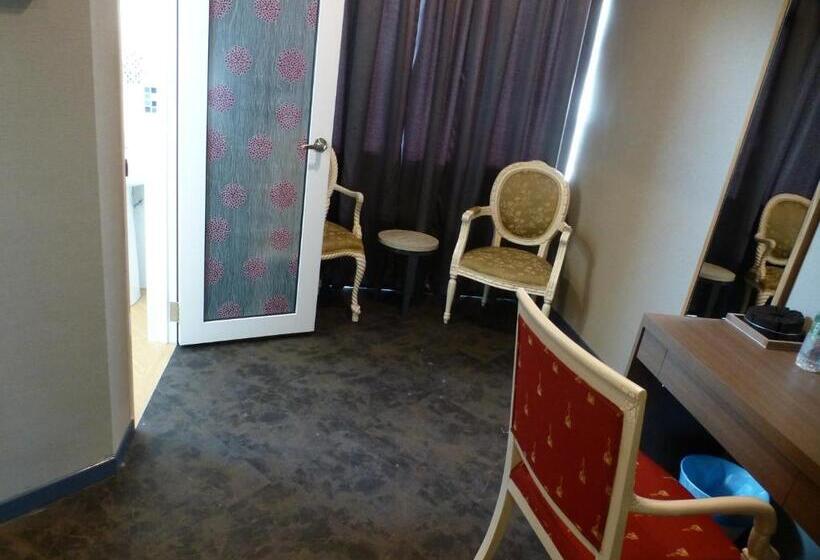 سوییت جونیور, 138 @ Bestari