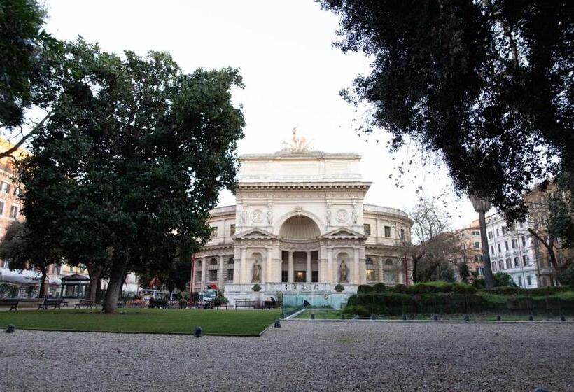 اتاق استاندارد سه نفره, Cinema House