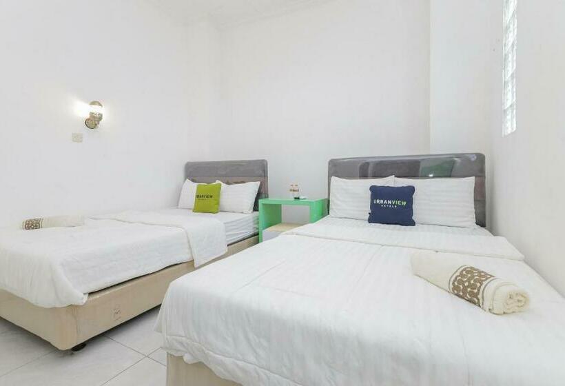 Superior Rum, Urbanview Hotel Near Jatim Park 3 By Reddoorz