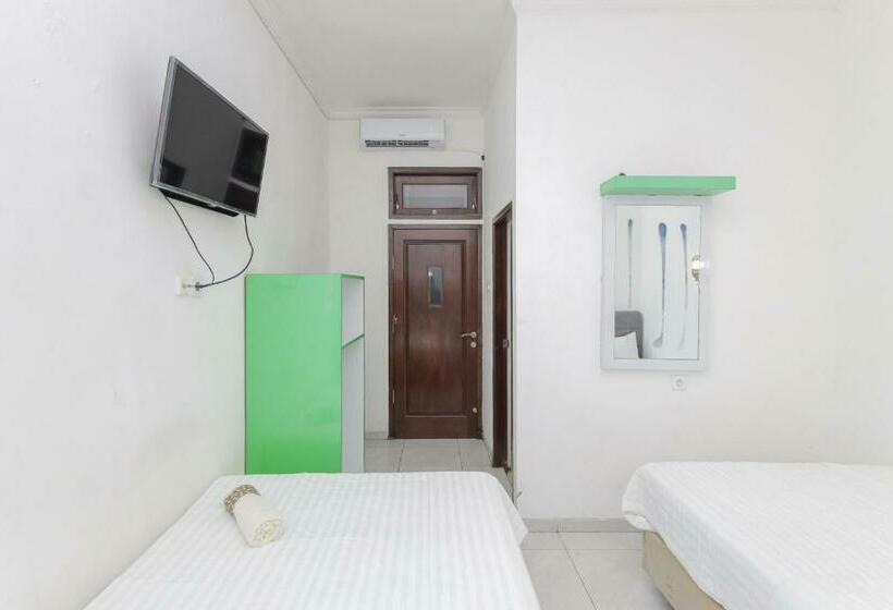 Superior Rum, Urbanview Hotel Near Jatim Park 3 By Reddoorz