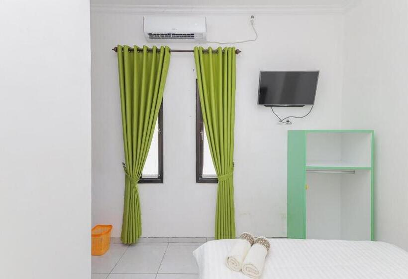 اتاق سوپریور, Urbanview Hotel Near Jatim Park 3 By Reddoorz