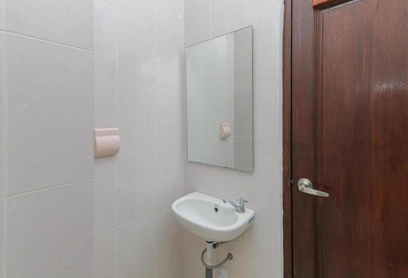 Superior Rum, Urbanview Hotel Near Jatim Park 3 By Reddoorz