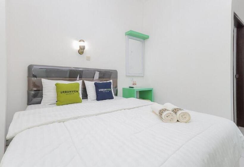 اتاق سوپریور, Urbanview Hotel Near Jatim Park 3 By Reddoorz