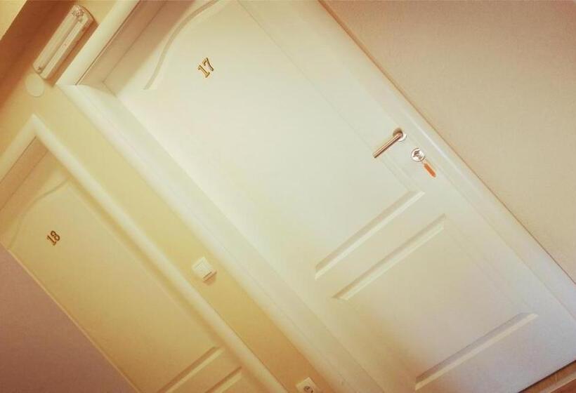 اتاق استاندارد سه نفره, Pansion Eden