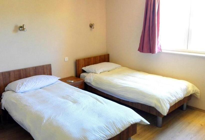 اتاق استاندارد سه نفره, Pansion Eden