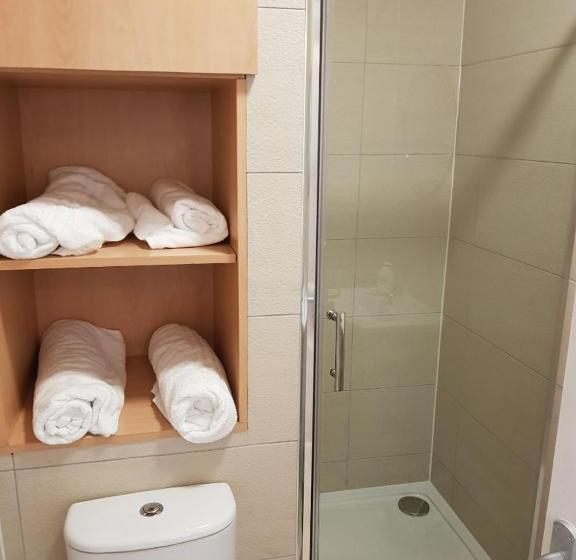 디럭스 룸, Kgt House