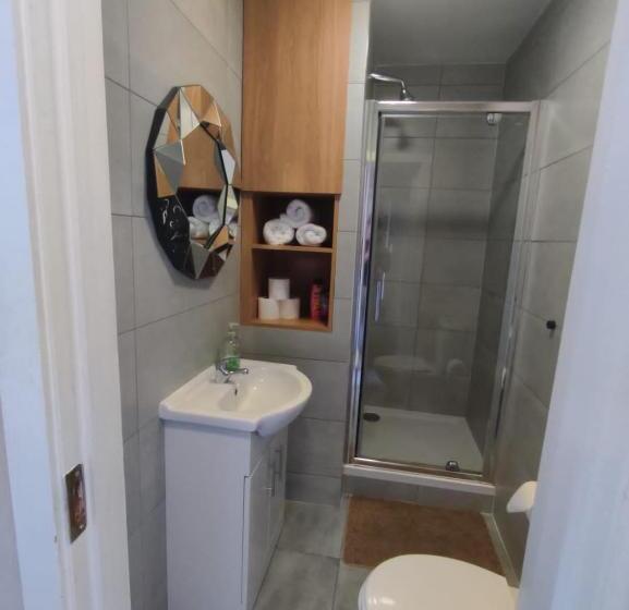 디럭스 룸, Kgt House