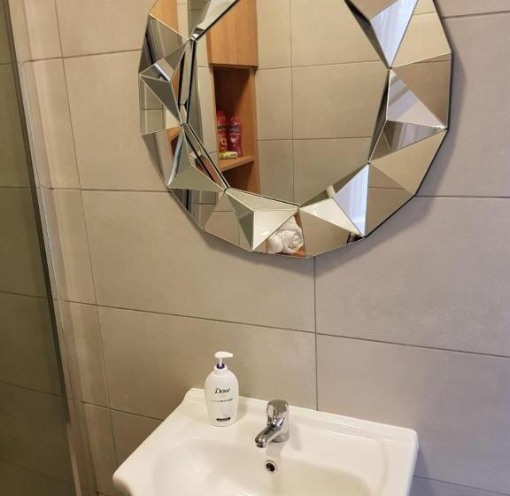 디럭스 룸, Kgt House