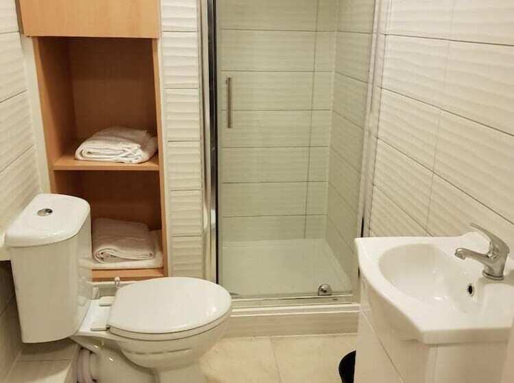 디럭스 룸, Kgt House