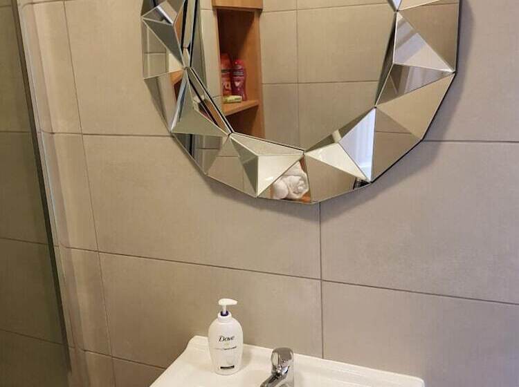 디럭스 룸, Kgt House