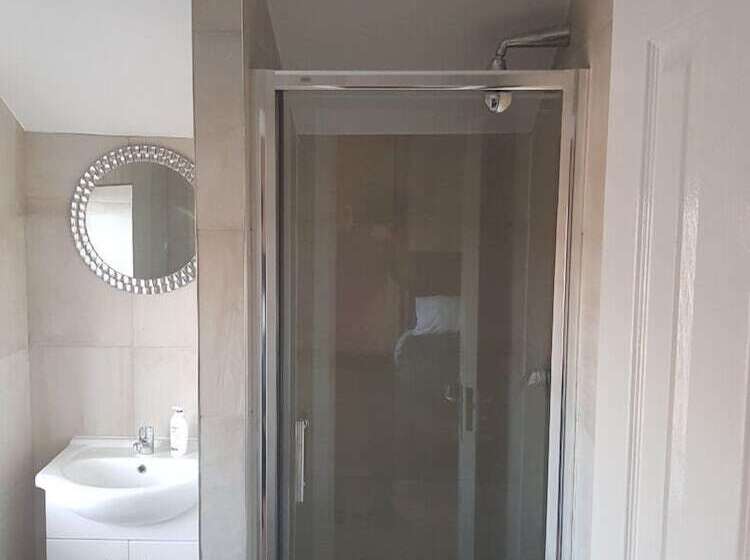 디럭스 룸, Kgt House