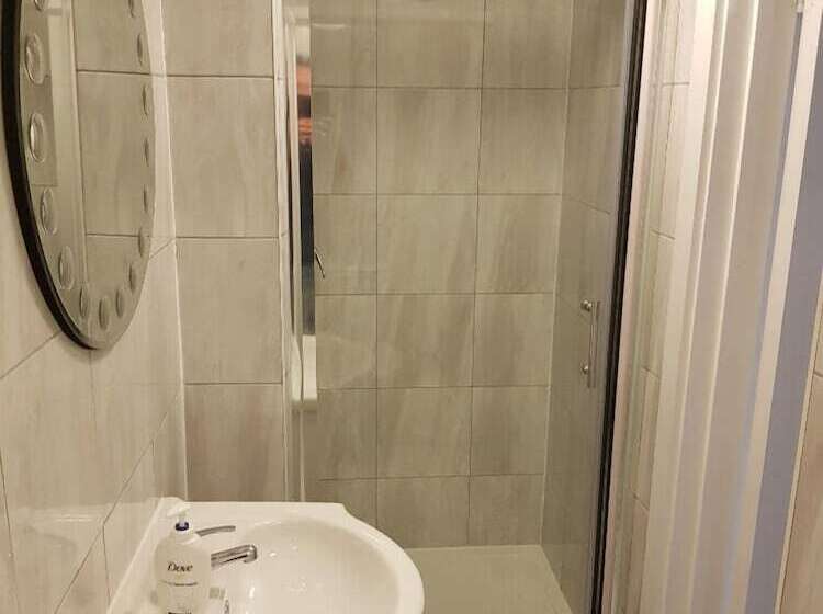 디럭스 룸, Kgt House