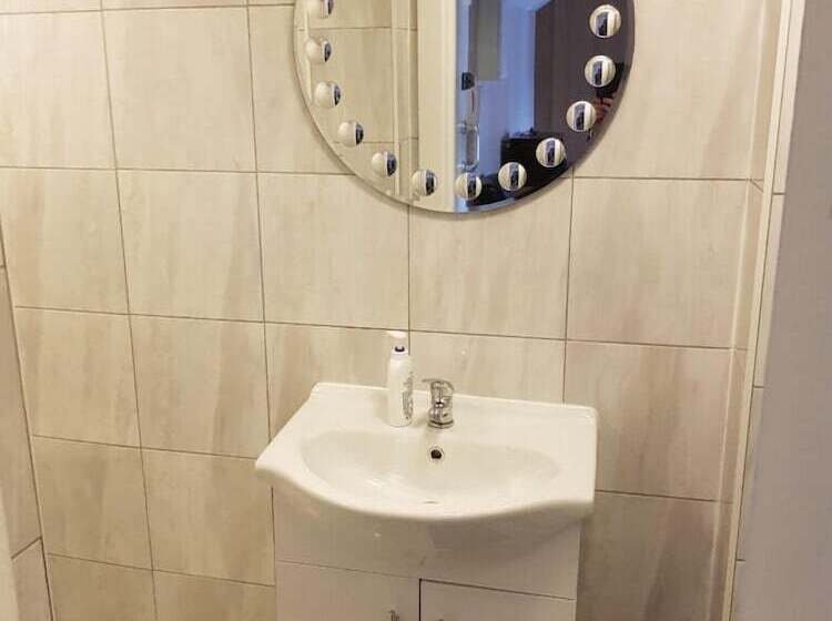 디럭스 룸, Kgt House