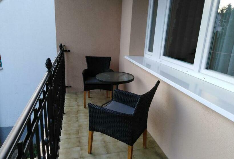 اتاق استاندارد با بالکن, Filsdeger Ház   Central Rooms & Apartmans