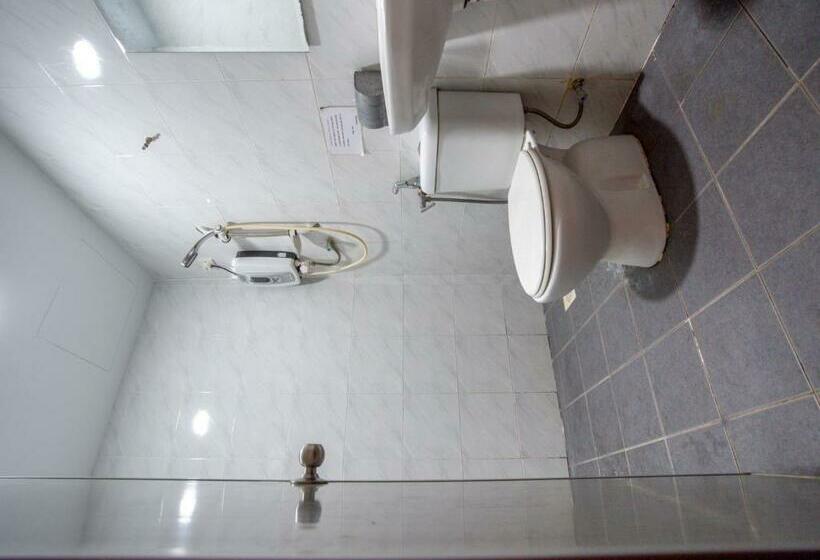 חדר דלוקס לשלושה, Senses Budget