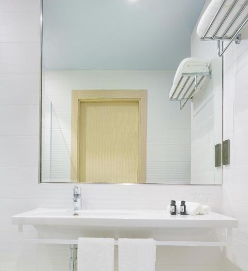 اتاق استاندارد با تخت بزرگ, Swiss Belinn Airport Muscat Oman