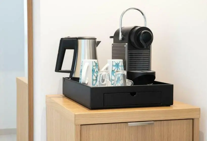 スタンダードインサイドビュールーム, A Casa Nostra