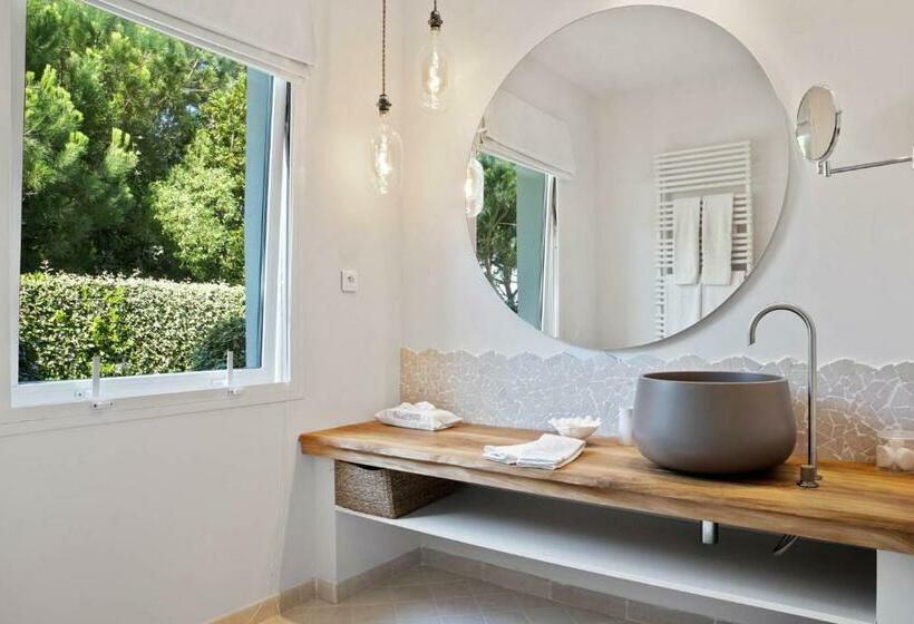 标准间内部标间, A Casa Nostra