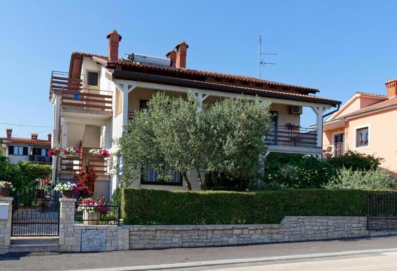 דירת 2 חדרים עם טרסה, Apartments Marta