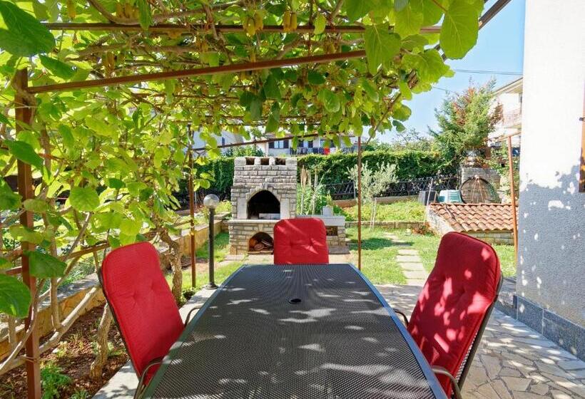 דירת 2 חדרים עם טרסה, Apartments Marta