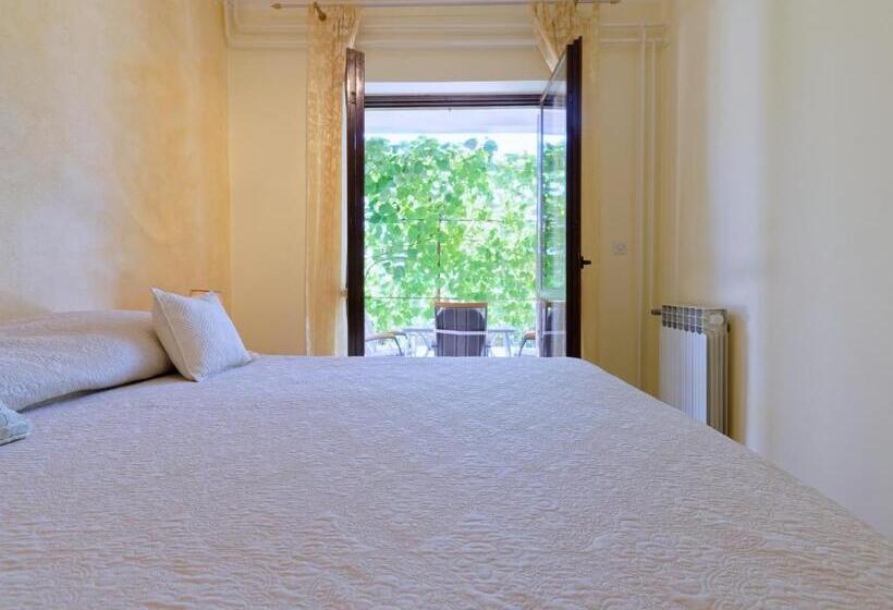 דירת 2 חדרים עם טרסה, Apartments Marta