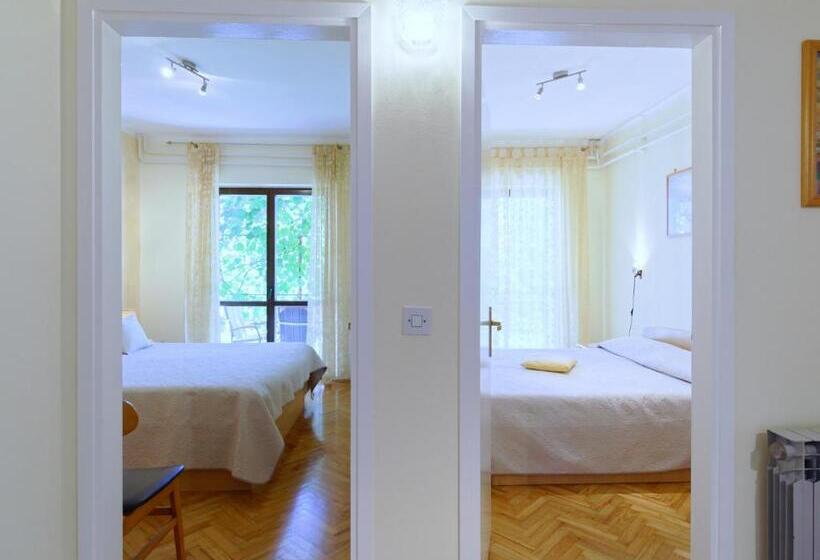 דירת 2 חדרים עם טרסה, Apartments Marta