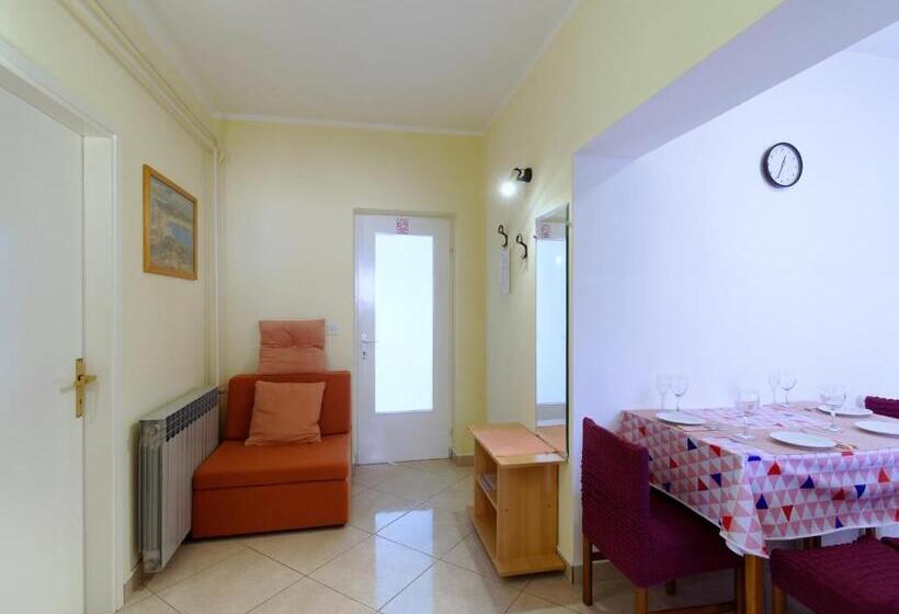 דירת 2 חדרים עם טרסה, Apartments Marta