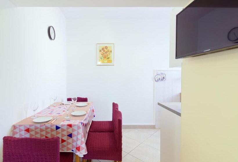 דירת 2 חדרים עם טרסה, Apartments Marta