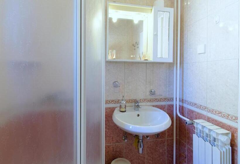 דירת 2 חדרים עם טרסה, Apartments Marta