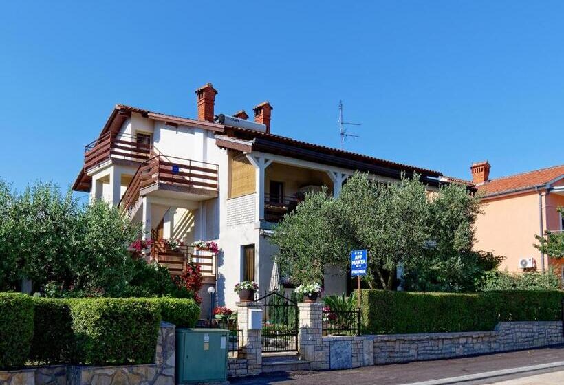 דירת 2 חדרים עם טרסה, Apartments Marta