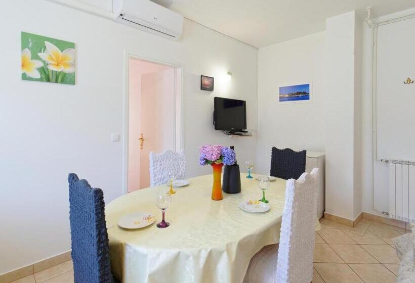 דירת שני חדרים, Apartments Marta