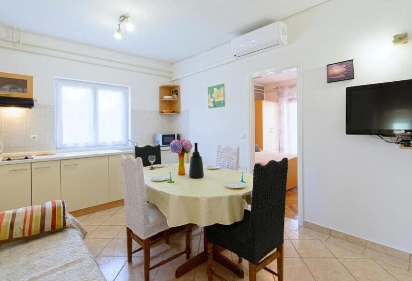 דירת שני חדרים, Apartments Marta