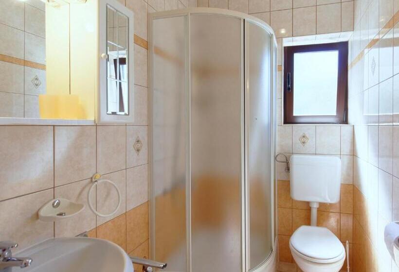 דירת שני חדרים, Apartments Marta