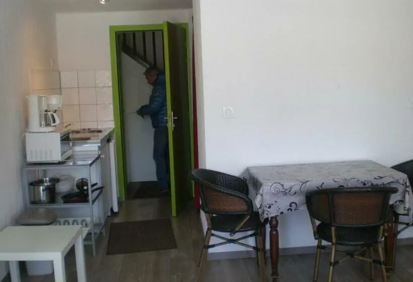 استودیوی استاندارد, Appart Hotel De La Paix