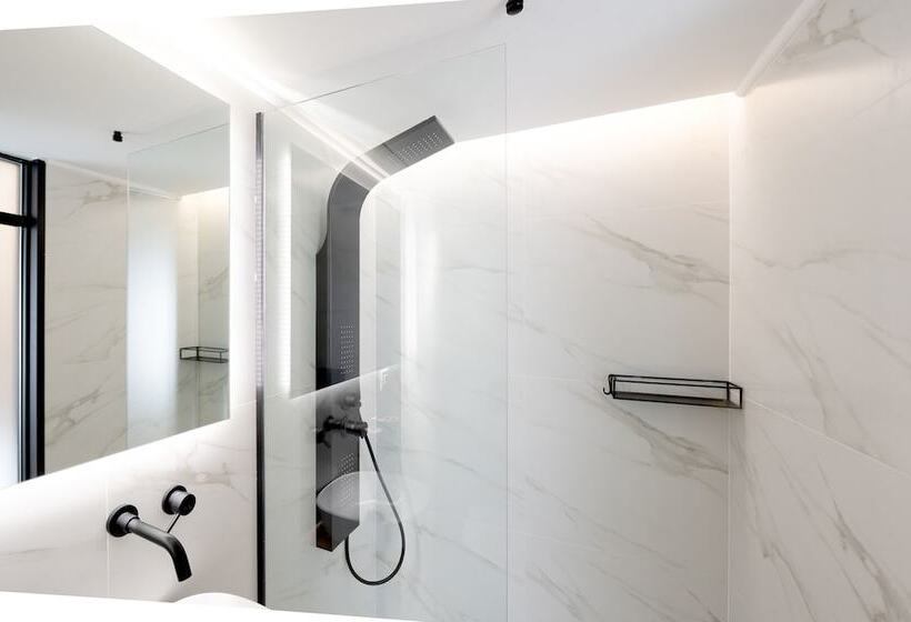 Studio Deluxe, Hanim Boutique