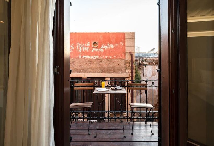 Studio Deluxe, Hanim Boutique