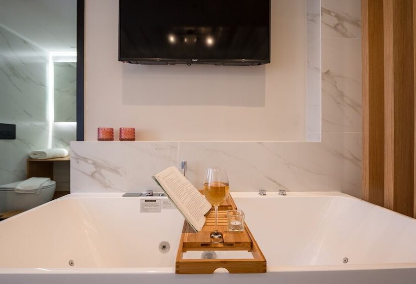 Studio Deluxe, Hanim Boutique