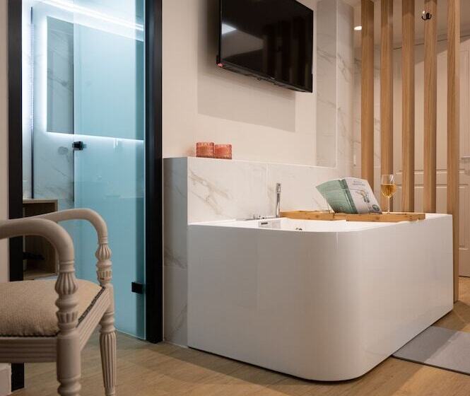 Studio Deluxe, Hanim Boutique