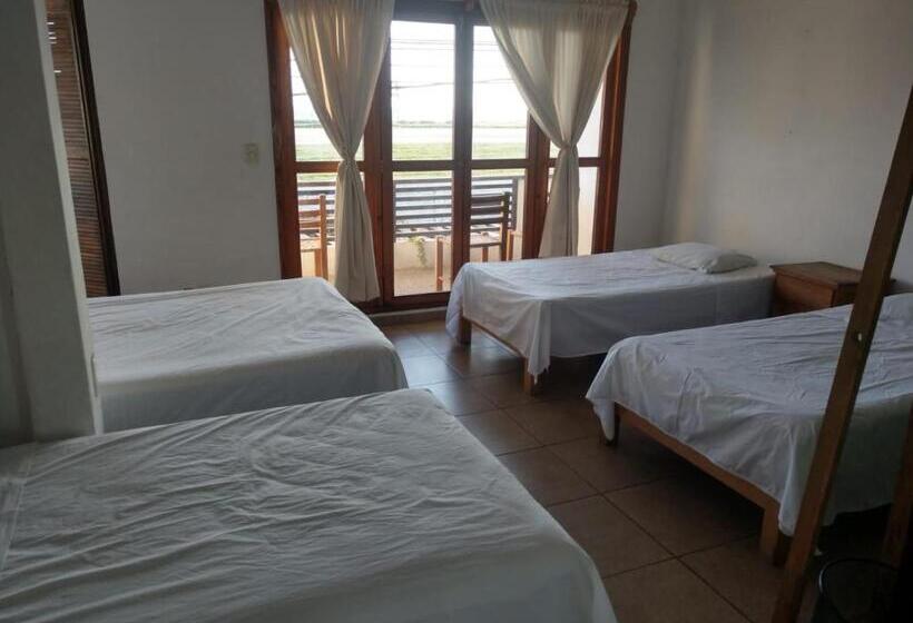 اتاق استاندارد سه نفره, Capital O Verdemar